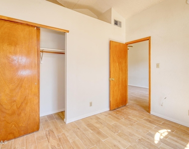 10941 Whitey Ford Street - Photo Thumbnail 14