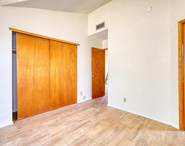 10941 Whitey Ford Street - Photo Thumbnail 22