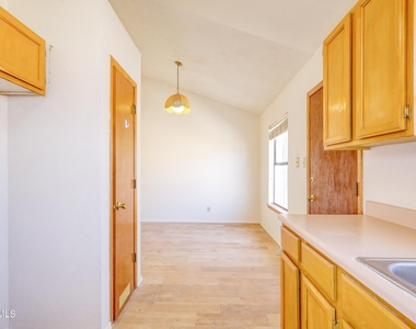 10941 Whitey Ford Street - Photo Thumbnail 9