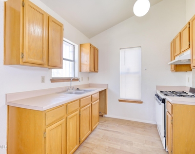10941 Whitey Ford Street - Photo Thumbnail 13