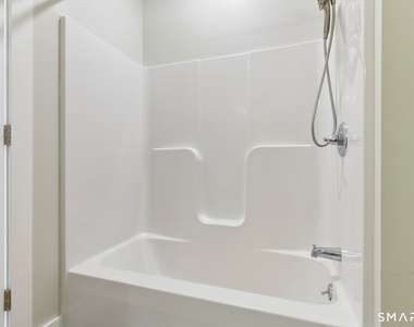 256 Captain Thomas Boulevard - Photo Thumbnail 9