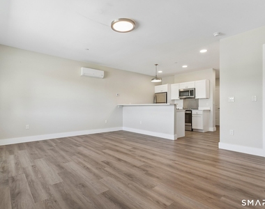 256 Captain Thomas Boulevard - Photo Thumbnail 1