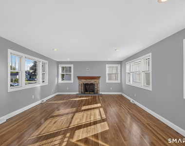 135 York Street - Photo Thumbnail 1