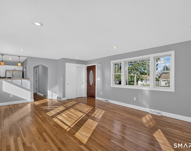 135 York Street - Photo Thumbnail 4