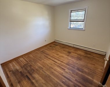 62 Rosemount Avenue - Photo Thumbnail 12