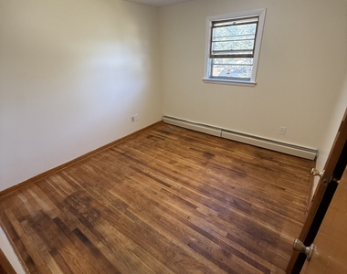 62 Rosemount Avenue - Photo Thumbnail 9