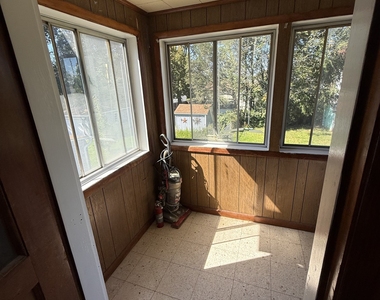 62 Rosemount Avenue - Photo Thumbnail 18