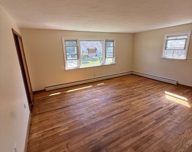 62 Rosemount Avenue - Photo Thumbnail 15