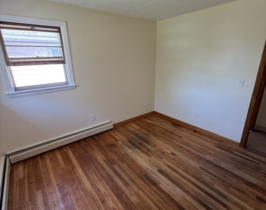 62 Rosemount Avenue - Photo Thumbnail 6