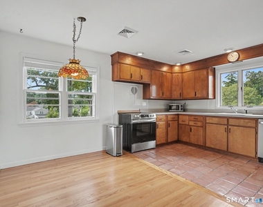 100 Lakeshore Terrace - Photo Thumbnail 21