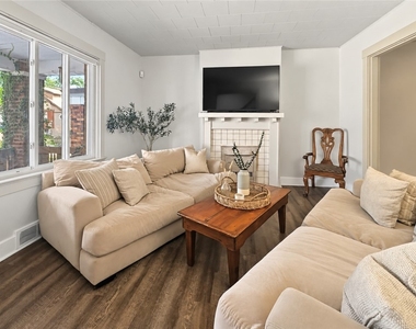 2904 Brentwood Ave - Photo Thumbnail 2