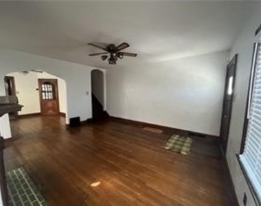 2928 Marshall Rd - Photo Thumbnail 4