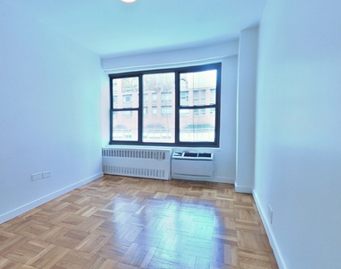 4th Avenue - Photo Thumbnail 3