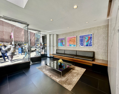 4th Avenue - Photo Thumbnail 13
