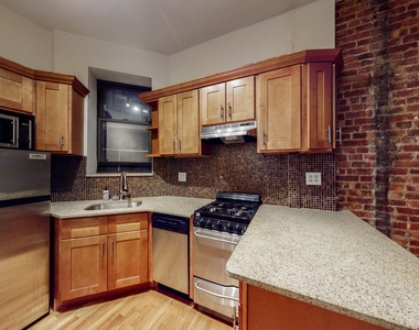 320 East 93rd Street - Photo Thumbnail 3