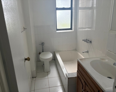 W.185th St and Fort Washington Avenue - Photo Thumbnail 2