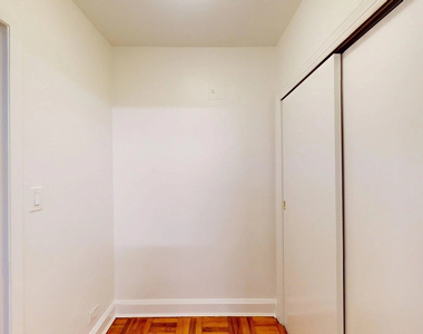 412 East 55th Street - Photo Thumbnail 2