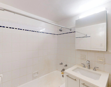 412 East 55th Street - Photo Thumbnail 3