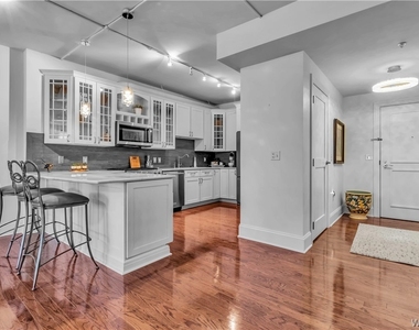 132 Lakefront Boulevard - Photo Thumbnail 16