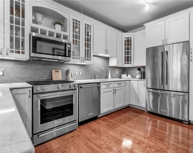 132 Lakefront Boulevard - Photo Thumbnail 18
