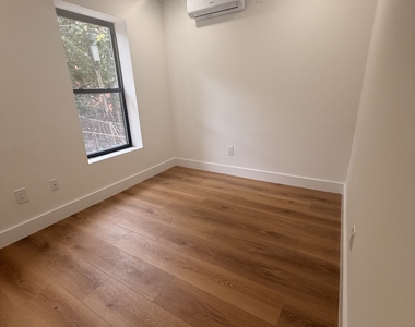 435 Lincoln Ave - Photo Thumbnail 5