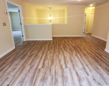 111 Carlisle Street - Photo Thumbnail 12