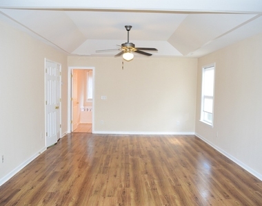 111 Carlisle Street - Photo Thumbnail 10