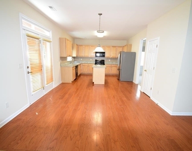 111 Carlisle Street - Photo Thumbnail 2