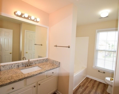 111 Carlisle Street - Photo Thumbnail 20