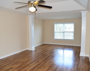 111 Carlisle Street - Photo Thumbnail 11