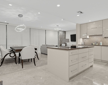 700 Park Regency Place Ne - Photo Thumbnail 3