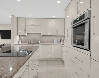 700 Park Regency Place Ne - Photo Thumbnail 1