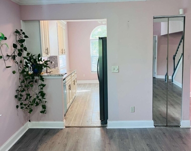 563 Crestridge Court - Photo Thumbnail 14