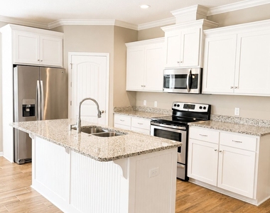 125 Gary Circle - Photo Thumbnail 3