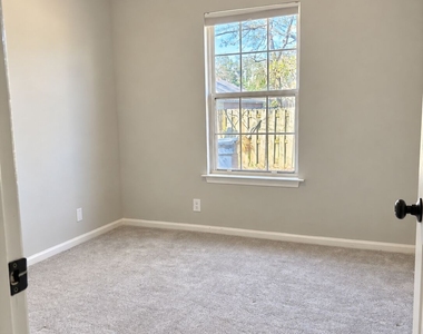 103 Chandler Way - Photo Thumbnail 4