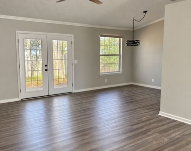 103 Chandler Way - Photo Thumbnail 1