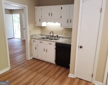 923 Old Summerville Road - Photo Thumbnail 3
