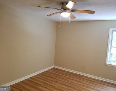 923 Old Summerville Road - Photo Thumbnail 5