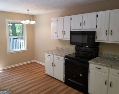 923 Old Summerville Road - Photo Thumbnail 2