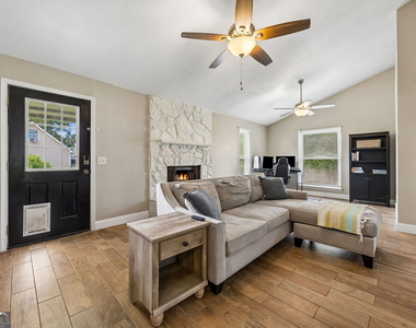 105 Wolf Bay Circle - Photo Thumbnail 5