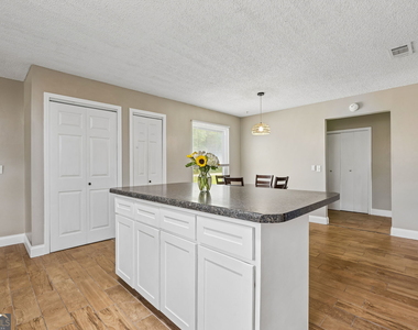 105 Wolf Bay Circle - Photo Thumbnail 13