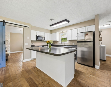 105 Wolf Bay Circle - Photo Thumbnail 11