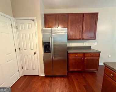 3286 Welmingham Drive Sw - Photo Thumbnail 8