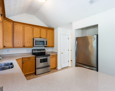 289 Marsha Way - Photo Thumbnail 11
