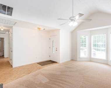 289 Marsha Way - Photo Thumbnail 6