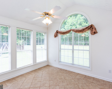 289 Marsha Way - Photo Thumbnail 14