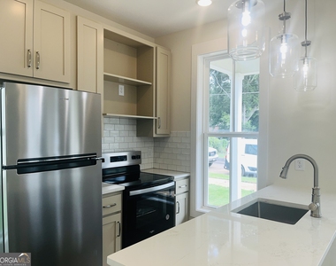 604 Freeman Street - Photo Thumbnail 4