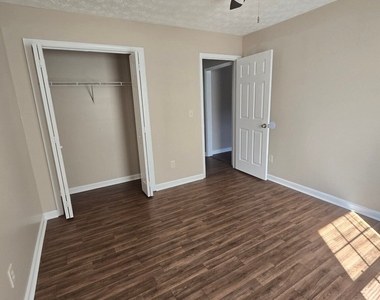 585 Forest Hills Path - Photo Thumbnail 6