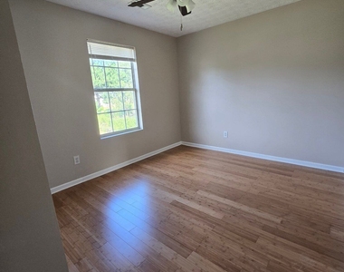 585 Forest Hills Path - Photo Thumbnail 15