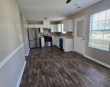 585 Forest Hills Path - Photo Thumbnail 12